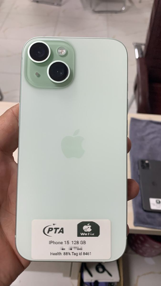 Apple iPhone 15 (128 GB)